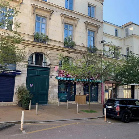 Des Carmes - فندق