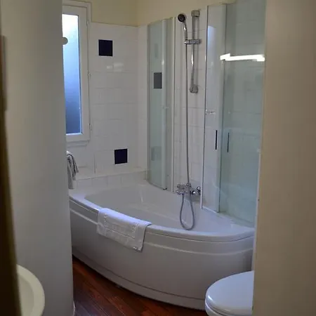 Des Carmes - فندق 2*